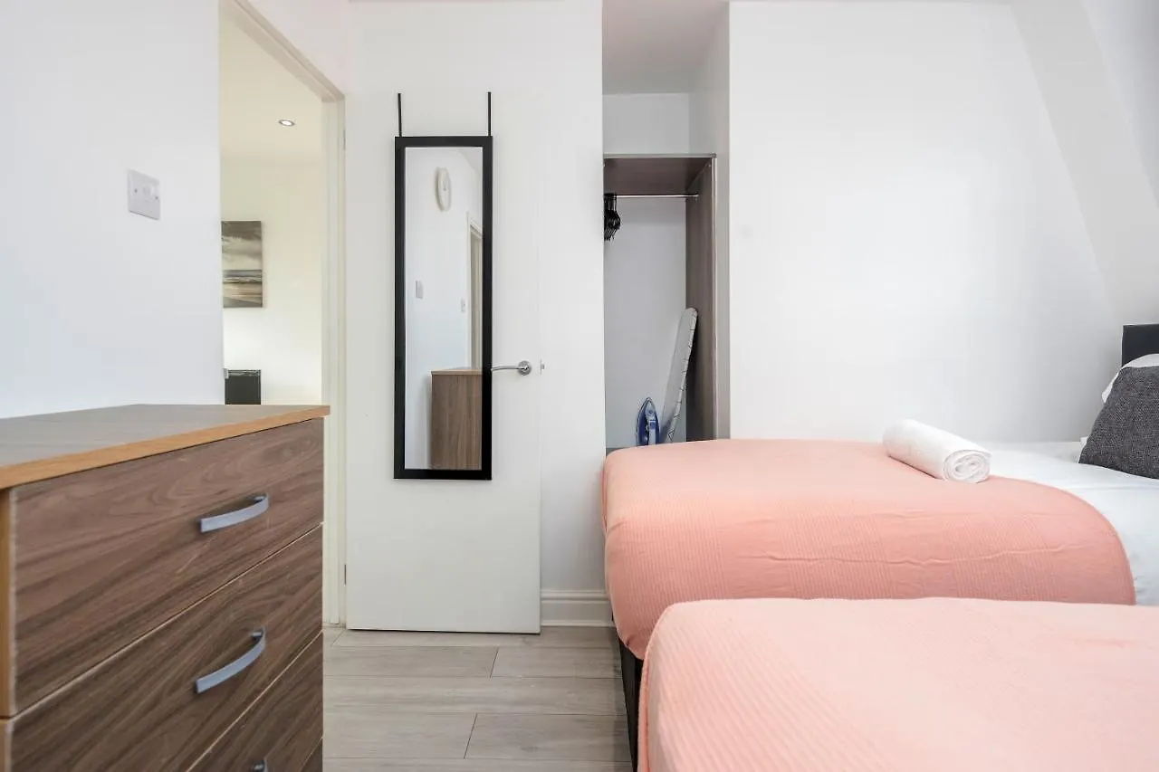 Cosy And Functional 1 Bedroom Flat In London